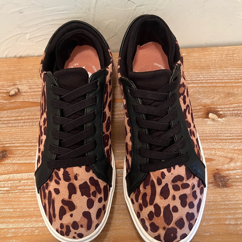 Dr. Scholl's Wink Lace Black and Brown Leopard Sneakers. Size 6M